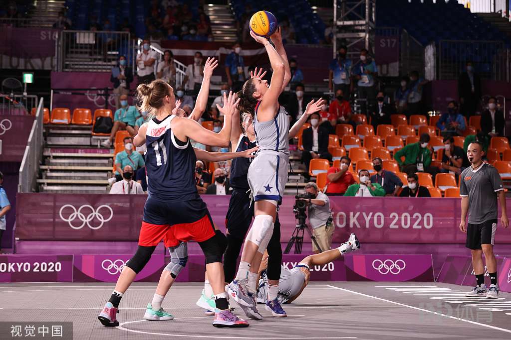 皇马0-2负塞尔塔赛后球员围攻裁判，一分钟内五黄一红（皇马0-2不敌塞尔塔，终场后球员围堵裁判，60秒内五黄一红）