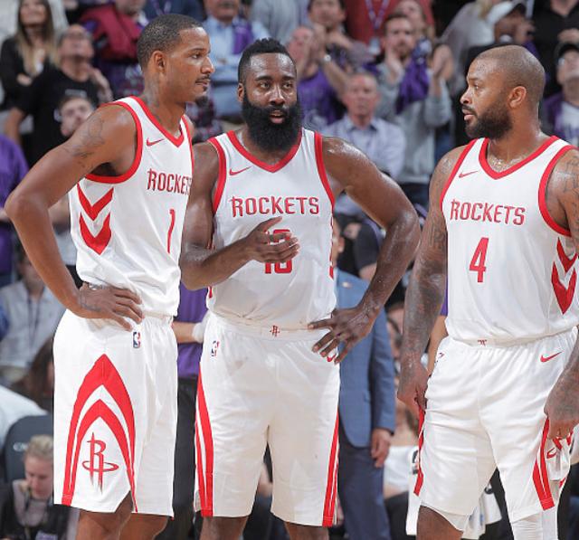 奥斯卡庆祝海港夺冠：我们是冠军！祝贺我的队友、朋友和球迷（奥斯卡为海港封王喝彩：我们是冠军！致敬我的队友、朋友与球迷）