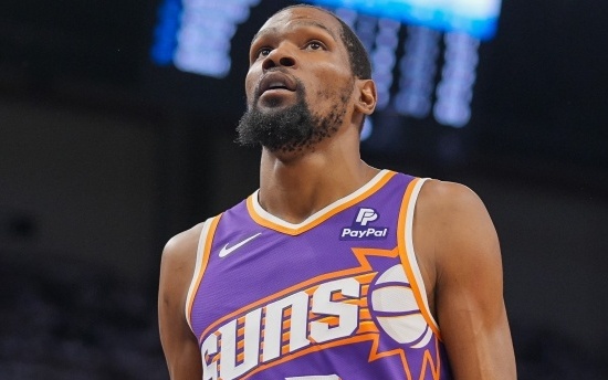 凯恩：点球前我确实碰到了对手的脸；拜仁之前杯赛成绩不理想（凯恩承认点球前触碰对手脸部；直言拜仁此前杯赛表现欠佳）