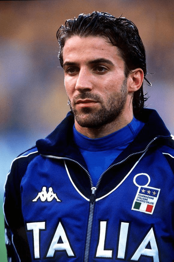 新赛季大幕即将拉开！@上海久事大鲨鱼官方微博 晒定妆照拍摄花絮！（新赛季将启幕，@上海久事大鲨鱼官方微博发布定妆照拍摄花絮！）