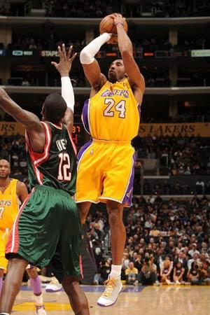 斯基拉：那不勒斯依然想租梅努，球员也想要获得更多出场机会（斯基拉：那不勒斯仍盼租借梅努，球员渴望更多出场时间）